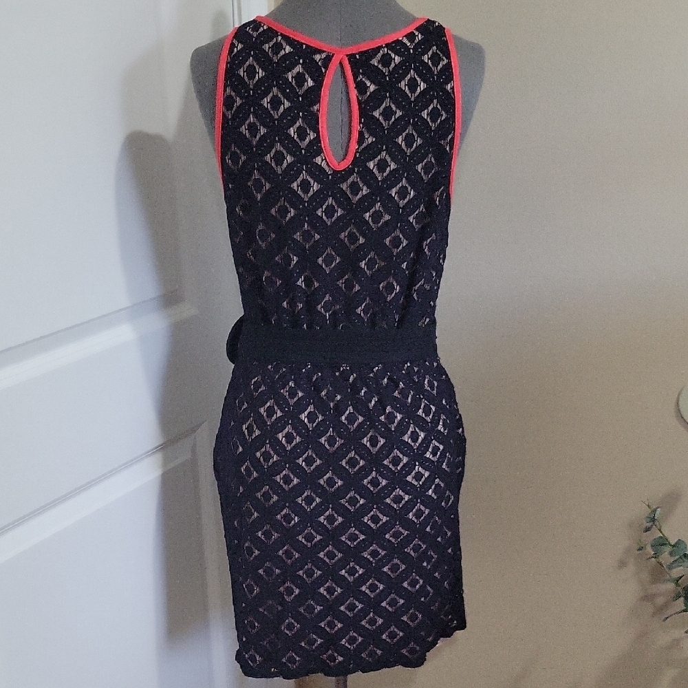Elegant Navy Lace Mini Dress with Pink Accents - Picture 2 of 6